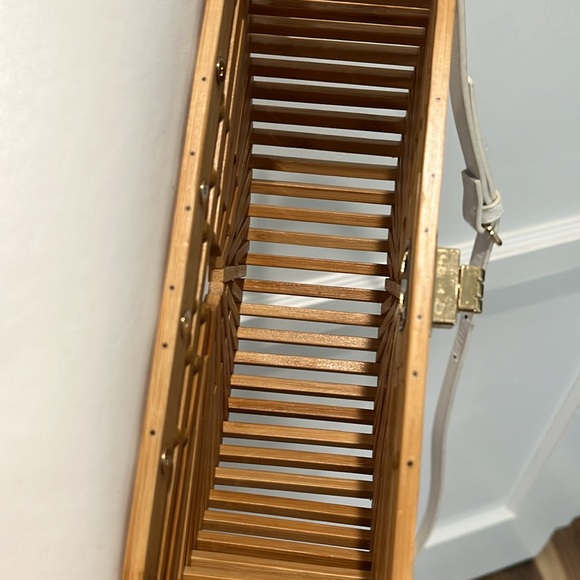 Bamboo and leather crossbody bag. - Picture 8 of 9